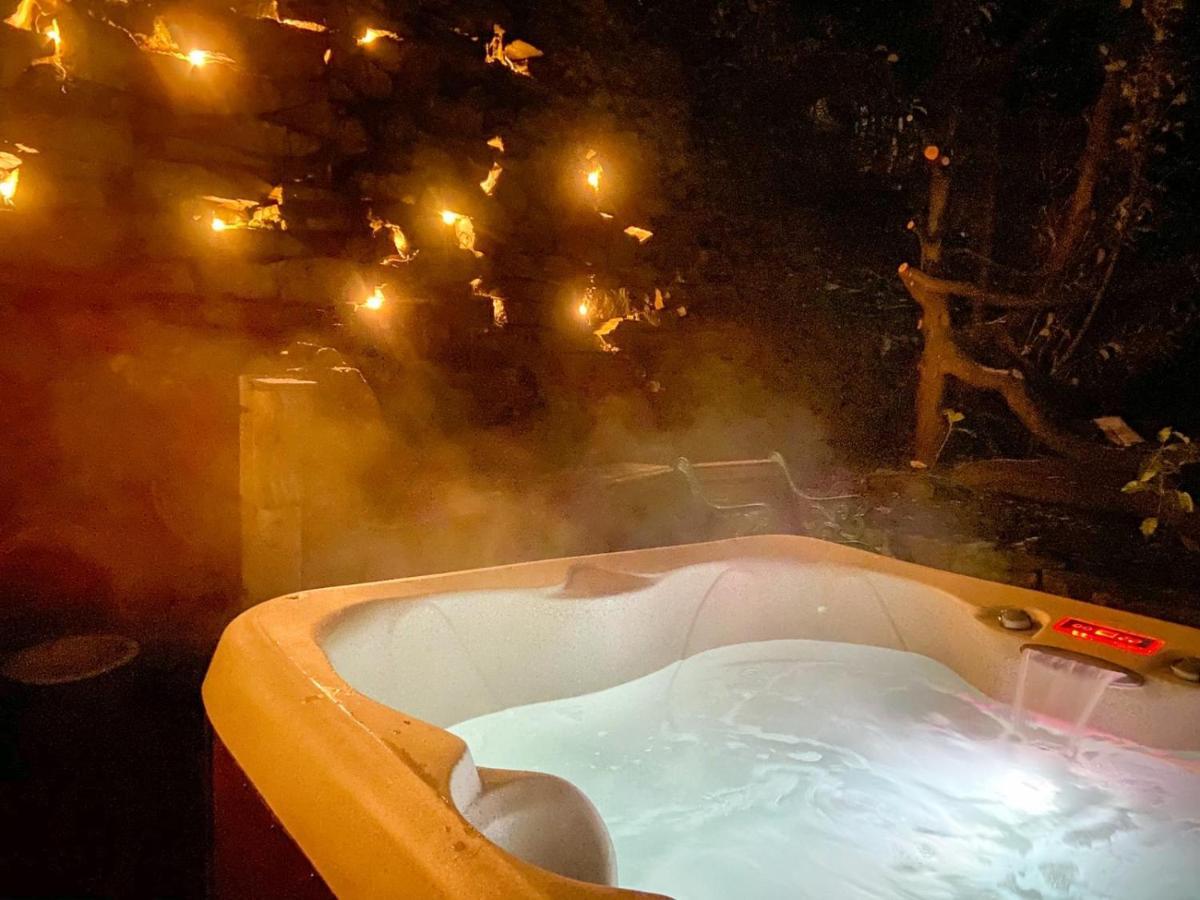 Cosy Cottage With Hot Tub And Sauna Bingley Exteriör bild