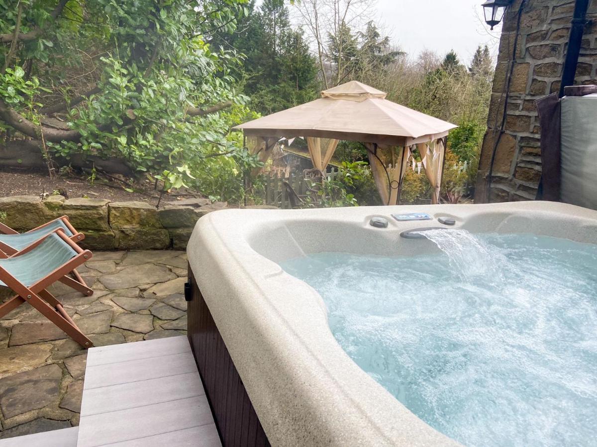 Cosy Cottage With Hot Tub And Sauna Bingley Exteriör bild